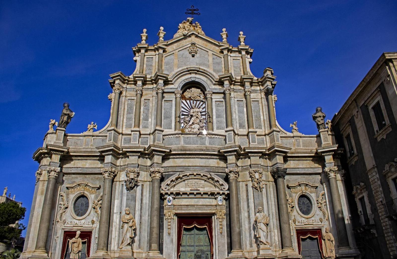 Due Passi Dal Centro Apartment Catania Luaran gambar